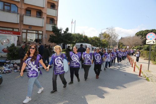 8-mart-kadin-zinciri-1.jpeg