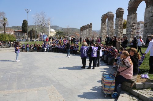 8-mart-kadin-zinciri-2.jpeg