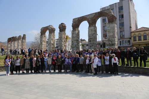 8-mart-kadin-zinciri-6.jpeg