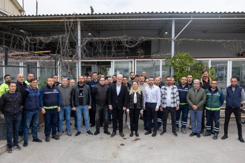 baskan-mutlu-belediye-calisanlariyla-bayramlasti-2.jpeg
