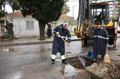 cesme-son-24-saatte-turkiyenin-en-yogun-yagisini-aldi-4.jpg