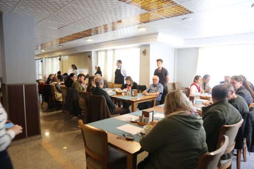 akincilar-huzur-evi-sakinleri-liseli-ascilarla-yemek-yarismasi-yapti-1.jpeg