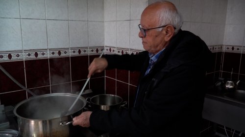 akincilar-huzur-evi-sakinleri-liseli-ascilarla-yemek-yarismasi-yapti-4.jpeg