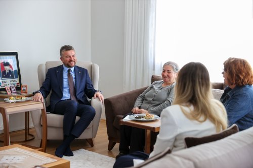 baskan-gorkem-dumandan-sehit-evine-ziyaret-3.jpg