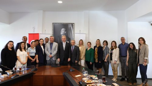 izmir-ekonomi-universitesi-ieu-ile-guzelbahce-belediyesi-anaokulu-cagindaki-cocuklarin-egitim-sureclerini-ve-gelisimlerini-hizlandiracak-ornek-bir-is-birligine-imza-atti-1.jpeg